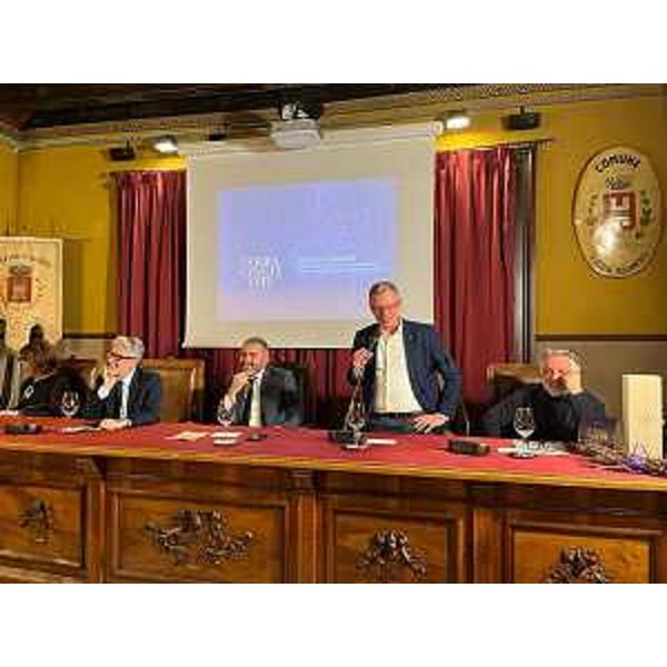 L'assessore regionale alle Risorse agroalimentari Stefano Zannier durante la presentazione del progetto Terra Sancti Viti . - L'assessore regionale alle Risorse agroalimentari Stefano Zannier durante la presentazione del progetto Terra Sancti Viti .
