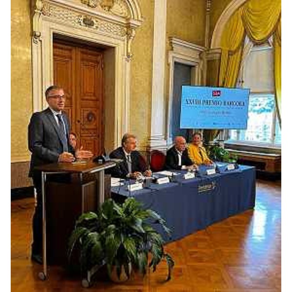 Lassessore regionale alle Autonomie locali Pierpaolo Roberti durante la consegna del Premio Barcola 2022 - Lassessore regionale alle Autonomie locali Pierpaolo Roberti durante la consegna del Premio Barcola 2022