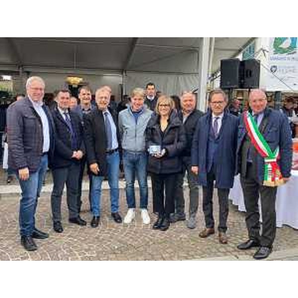 Foto di gruppo in occasione della manifestazione dedicata all'oca e al vino novello di Lavariano - Foto di gruppo in occasione della manifestazione dedicata all'oca e al vino novello di Lavariano