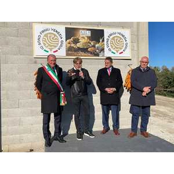 L'intervento dell'assessore regionale alle Attività produttive e Turismo, Sergio Emidio Bini, all'inaugurazione dei nuovi impianti di molitura e confezionamento della società cooperativa agricola La Blave di Mortean. - L'intervento dell'assessore regionale alle Attività produttive e Turismo, Sergio Emidio Bini, all'inaugurazione dei nuovi impianti di molitura e confezionamento della società cooperativa agricola La Blave di Mortean.