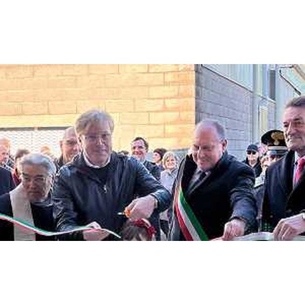 Il taglio del nastro. - Il taglio del nastro.