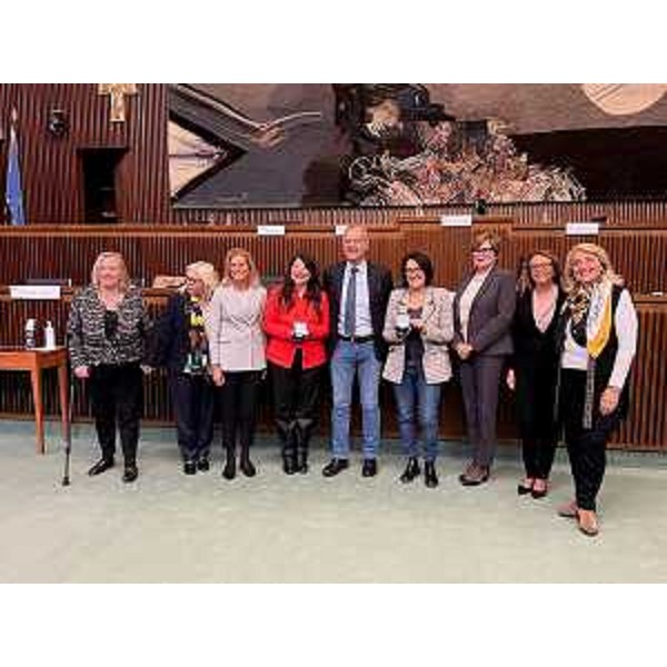 Il presidente del Cr Fvg, Piero Mauro Zanin, con le presidenti delle Crpo - Il presidente del Cr Fvg, Piero Mauro Zanin, con le presidenti delle Crpo