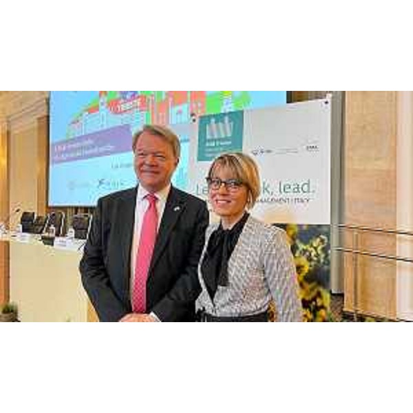 L'assessore regionale Barbara Zilli con il Console Generale degli Stati Uniti a Milano, Robert S. Needham - L'assessore regionale Barbara Zilli con il Console Generale degli Stati Uniti a Milano, Robert S. Needham