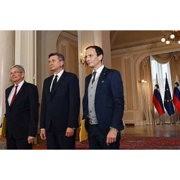 Il governatore del Friuli Venezia Giulia Massimiliano Fedriga e l'omologo carinziano Peter Kaiser premiati dal Capo di Stato sloveno Borut Pahor a Lubiana nel palazzo presidenziale - Il governatore del Friuli Venezia Giulia Massimiliano Fedriga e l'omologo carinziano Peter Kaiser premiati dal Capo di Stato sloveno Borut Pahor a Lubiana nel palazzo presidenziale