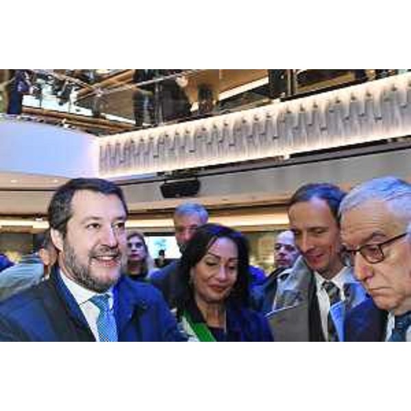 Il vicepremier e ministro delle Infrastrutture Matteo Salvini con il sindaco di Monfalcone Annamaria Cisint, il governatore Massimiliano Fedriga e il presidente di Fincantieri Pierroberto Folgiero - Il vicepremier e ministro delle Infrastrutture Matteo Salvini con il sindaco di Monfalcone Annamaria Cisint, il governatore Massimiliano Fedriga e il presidente di Fincantieri Pierroberto Folgiero