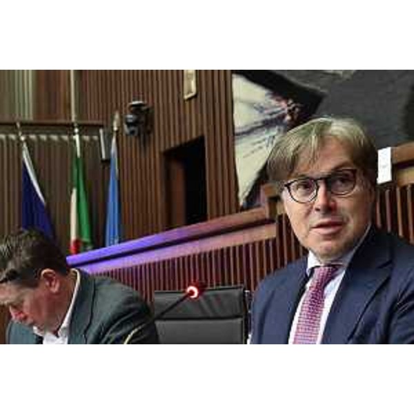 L'assessore regionale alle Attività produttive, Sergio Emidio Bini, in Seconda commissione consiliare - L'assessore regionale alle Attività produttive, Sergio Emidio Bini, in Seconda commissione consiliare