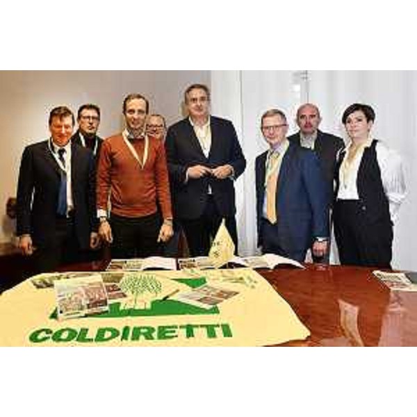Il governatore Fedriga e l'assessore Zannier assieme ai rappresentanti di Coldiretti Fvg - Il governatore Fedriga e l'assessore Zannier assieme ai rappresentanti di Coldiretti Fvg