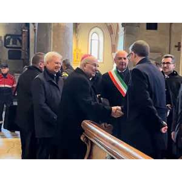 L'assessore Roberti all'interno della cattedrale di San Giusto - L'assessore Roberti all'interno della cattedrale di San Giusto