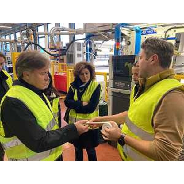 L'assessore regionale alle Attività produttive e turismo Sergio Emidio Bini visita lo stabilimento della Errebi rotolificio Bergamasco a Majano - L'assessore regionale alle Attività produttive e turismo Sergio Emidio Bini visita lo stabilimento della Errebi rotolificio Bergamasco a Majano