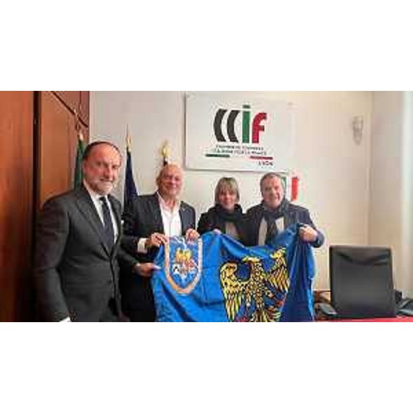 L'assessore Barbara Zilli con il presidente dell'Ente Friuli nel Mondo Loris Basso e il presidente della Scuola di mosaico di Spilimbergo Stefano Lovison a Lione - L'assessore Barbara Zilli con il presidente dell'Ente Friuli nel Mondo Loris Basso e il presidente della Scuola di mosaico di Spilimbergo Stefano Lovison a Lione