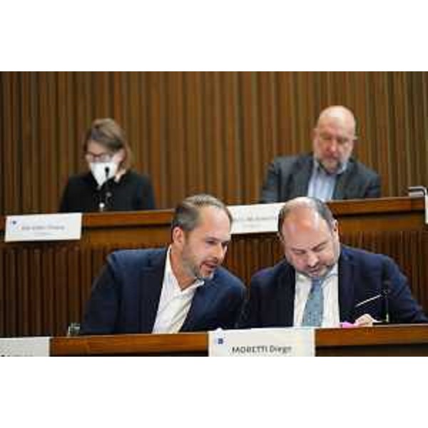 Dall'alto alcuni consiglieri regionali del Pd: Chiara Da Giau, Roberto Cosolini, Cristiano Shaurli e Diego Moretti - Dall'alto alcuni consiglieri regionali del Pd: Chiara Da Giau, Roberto Cosolini, Cristiano Shaurli e Diego Moretti