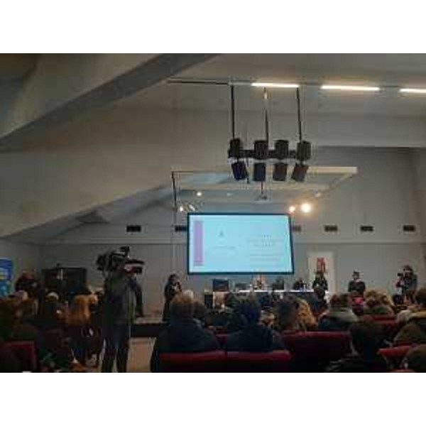 L'aula magna del liceo Galilei di Trieste in occasione dell'iniziativa della Polizia di Stato "Questo non è amore" - L'aula magna del liceo Galilei di Trieste in occasione dell'iniziativa della Polizia di Stato "Questo non è amore"