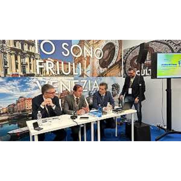 Il governatore Fedriga e l'assessore regionale Roberti durante un focus realizzato nello stand della Regione - Il governatore Fedriga e l'assessore regionale Roberti durante un focus realizzato nello stand della Regione 