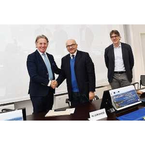 Lassessore regionale alla Difesa dellambiente, energia e sviluppo sostenibile Fabio Scoccimarro con l'assessore del Comune di Trieste, Michele Lobianco - Lassessore regionale alla Difesa dellambiente, energia e sviluppo sostenibile Fabio Scoccimarro con l'assessore del Comune di Trieste, Michele Lobianco 