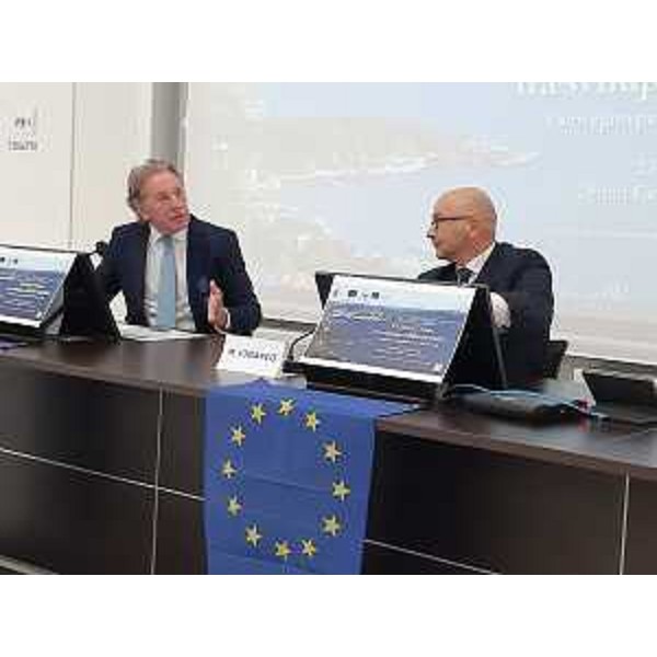 Lassessore regionale alla Difesa dellambiente, energia e sviluppo sostenibile Fabio Scoccimarro interviene al convegno "Il Golfo di Trieste tra sviluppo e sostenibilità" - Lassessore regionale alla Difesa dellambiente, energia e sviluppo sostenibile Fabio Scoccimarro interviene al convegno "Il Golfo di Trieste tra sviluppo e sostenibilità" 