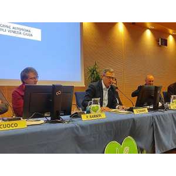 L'assessore Zannier (al centro) al convegno "Agricoltura biologica, dalle politiche europee alla concreta implementazione in Friuli Venezia Giulia" a Udine - L'assessore Zannier (al centro) al convegno "Agricoltura biologica, dalle politiche europee alla concreta implementazione in Friuli Venezia Giulia" a Udine