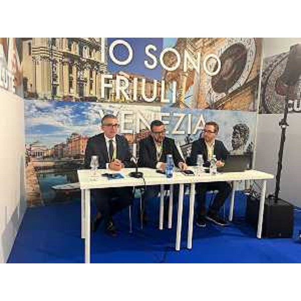 L'assessore regionale Pierpaolo Roberti (primo a sinistra) durante il panel nello stand Fvg - L'assessore regionale Pierpaolo Roberti (primo a sinistra) durante il panel nello stand Fvg