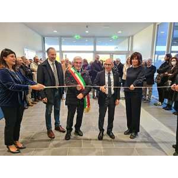 L'assessore Rosolen (a destra) accanto al rettore dell'Università di Udine Roberto Pinton e al sindaco di Udine Pietro Fontanini durante il taglio del nastro. - L'assessore Rosolen (a destra) accanto al rettore dell'Università di Udine Roberto Pinton e al sindaco di Udine Pietro Fontanini durante il taglio del nastro.