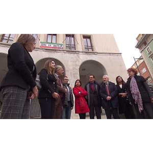 I partecipanti all'esposizione dello striscione in piazza Oberdan, a Trieste - I partecipanti all'esposizione dello striscione in piazza Oberdan, a Trieste