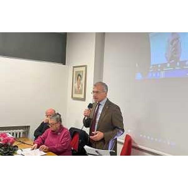 L'intervento di Piero Mauro Zanin a Udine. Al suo fianco la presidente dell'Ute, Maria Letizia Burtulo - L'intervento di Piero Mauro Zanin a Udine. Al suo fianco la presidente dell'Ute, Maria Letizia Burtulo