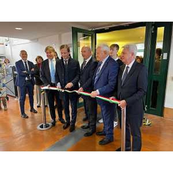 Il taglio del nostra della mostra "THE GREAT COMMUNICATOR. BANKSY- Unauthorized exhibition" - Il taglio del nostra della mostra "THE GREAT COMMUNICATOR. BANKSY- Unauthorized exhibition"