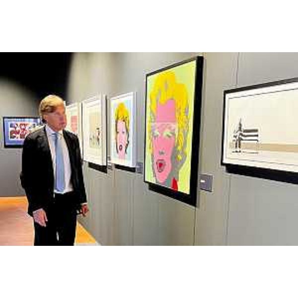 L'assessore regionale alle Attività produttive e turismo Sergio Emidio Bini alla mostra "THE GREAT COMMUNICATOR. BANKSY-Unauthorized exhibition" - L'assessore regionale alle Attività produttive e turismo Sergio Emidio Bini alla mostra "THE GREAT COMMUNICATOR. BANKSY-Unauthorized exhibition"