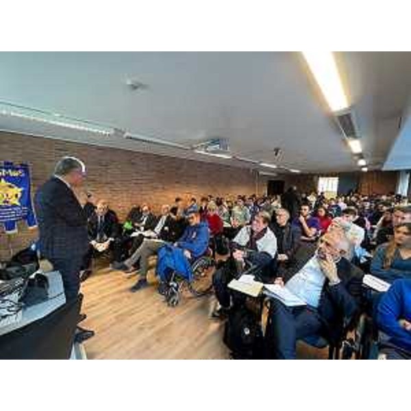 L'intervento a Gemona del presidente del Cr Fvg, Piero Mauro Zanin, davanti alla sala gremita - L'intervento a Gemona del presidente del Cr Fvg, Piero Mauro Zanin, davanti alla sala gremita