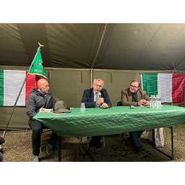 Il presidente del Cr Fvg, Piero Mauro Zanin, insieme a Franco Corleone (a destra) e ad Alessandro Pennazzato (a sinistra) - Il presidente del Cr Fvg, Piero Mauro Zanin, insieme a Franco Corleone (a destra) e ad Alessandro Pennazzato (a sinistra)