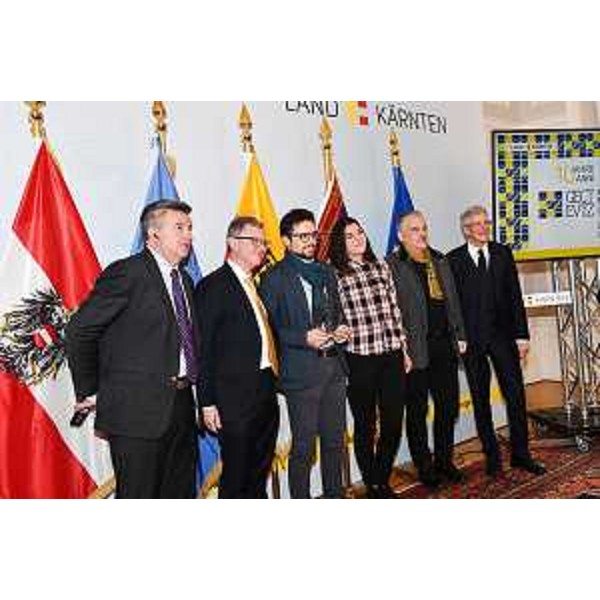 La consegna del Premio Sostenibilità al Comune di Dogna - La consegna del Premio Sostenibilità al Comune di Dogna