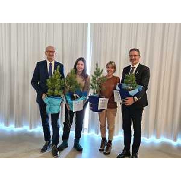 L'assessore Zilli (seconda da destra) assieme al presidente della Provincia autonoma di Bolzanio Arno Kompatscher (a destra) e al governatore del Tirolo Anton Mattle (a sinistra) - L'assessore Zilli (seconda da destra) assieme al presidente della Provincia autonoma di Bolzanio Arno Kompatscher (a destra) e al governatore del Tirolo Anton Mattle (a sinistra)