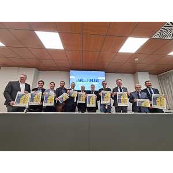 L'assessore alle Lingue minoritarie Pierpaolo Roberti alla presentazione de "la Vôs dai furlans" assieme al presidente del Consiglio regionale Piero Mauro Zanin - L'assessore alle Lingue minoritarie Pierpaolo Roberti alla presentazione de "la Vôs dai furlans" assieme al presidente del Consiglio regionale Piero Mauro Zanin 