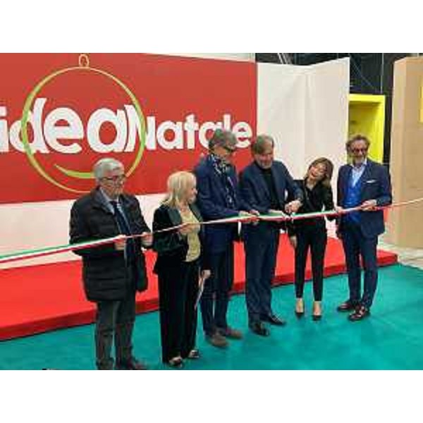 L'assessore regionale alle Attività produttive e turismo Sergio Emidio Bini all'inaugurazione della 33. edizione di IdeaNatale - L'assessore regionale alle Attività produttive e turismo Sergio Emidio Bini all'inaugurazione della 33. edizione di IdeaNatale 