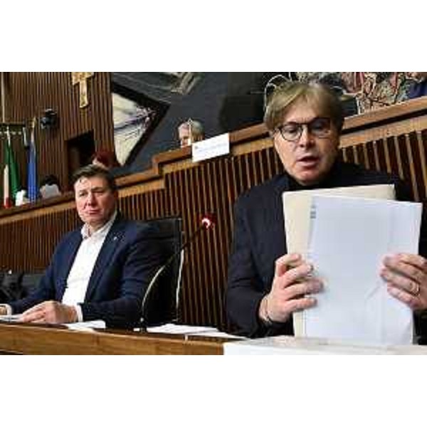 Lassessore regionale alle Attività produttive e turismo, Sergio Emidio Bini, in II commissione consiliare. - Lassessore regionale alle Attività produttive e turismo, Sergio Emidio Bini, in II commissione consiliare.