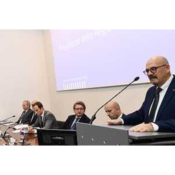 L'assessore al Patrimonio e Demanio Sebastiano Callari introduce la conferenza stampa per la firma dell'Accordo di programma sul Porto Vecchio di Trieste - L'assessore al Patrimonio e Demanio Sebastiano Callari introduce la conferenza stampa per la firma dell'Accordo di programma sul Porto Vecchio di Trieste