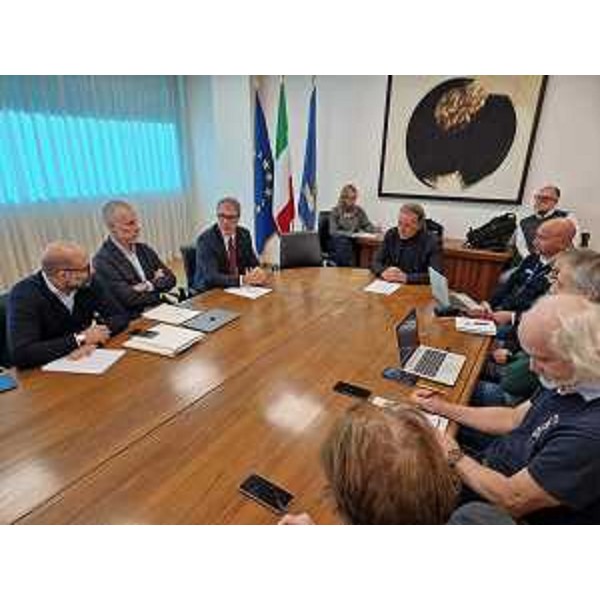 L'assessore regionale alla Difesa del'Ambiente Fabio Scoccimarro al tavolo di confronto svoltosi oggi a Udine - L'assessore regionale alla Difesa del'Ambiente Fabio Scoccimarro al tavolo di confronto svoltosi oggi a Udine