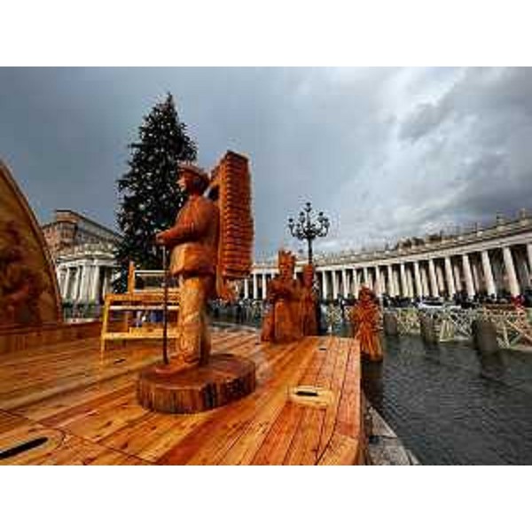 Un particolare del presepe di Sutrio in piazza San Pietro - Un particolare del presepe di Sutrio in piazza San Pietro