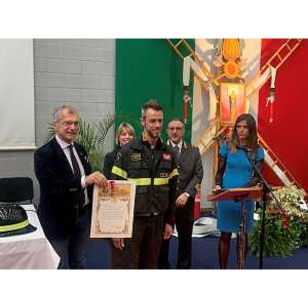 Il presidente del Consiglio regionale del Fvg, Piero Mauro Zanin, durante la consegna degli attestati - Il presidente del Consiglio regionale del Fvg, Piero Mauro Zanin, durante la consegna degli attestati