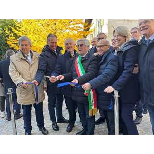 L'assessore regionale alla Difesa dell'Ambiente, Fabio Scoccimarro, all'inaugurazione della restaurata torre di Santa Maria. - L'assessore regionale alla Difesa dell'Ambiente, Fabio Scoccimarro, all'inaugurazione della restaurata torre di Santa Maria.