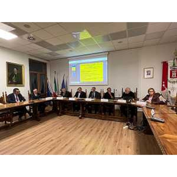 Tutti i relatori intervenuti nel corso del convegno organizzato nella sala consiliare di Tricesimo - Tutti i relatori intervenuti nel corso del convegno organizzato nella sala consiliare di Tricesimo