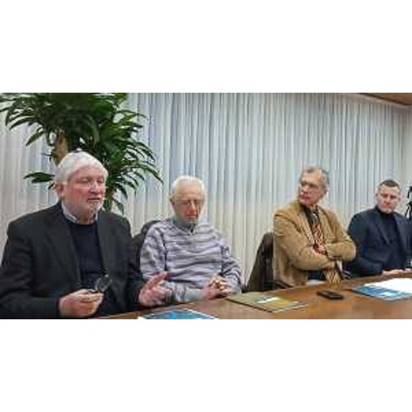 La conferenza stampa a Udine: da sinistra Pietro Del Frate, sindaco di San Giorgio di Nogaro, l'endocrinologo Mario Maschio, il presidente del Consiglio regionale Piero Mauro Zanin e il sindaco di Gonars, Ivan Boemo - La conferenza stampa a Udine: da sinistra Pietro Del Frate, sindaco di San Giorgio di Nogaro, l'endocrinologo Mario Maschio, il presidente del Consiglio regionale Piero Mauro Zanin e il sindaco di Gonars, Ivan Boemo
