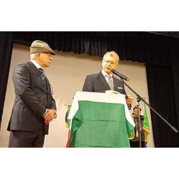 La consegna del sigillo al capogruppo Ana Gianfranco Benvenuto (a sinistra nella foto) - La consegna del sigillo al capogruppo Ana Gianfranco Benvenuto (a sinistra nella foto)