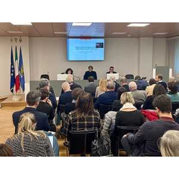 L'assessore regionale alle Attività produttive e turismo Sergio Emidio Bini all'incontro con le categorie economiche - L'assessore regionale alle Attività produttive e turismo Sergio Emidio Bini all'incontro con le categorie economiche