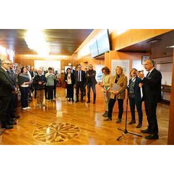 Il presidente del Cr Fvg, Piero Mauro Zanin, inaugura la mostra "La mia Istria e i Magredi" a Palazzo - Il presidente del Cr Fvg, Piero Mauro Zanin, inaugura la mostra "La mia Istria e i Magredi" a Palazzo