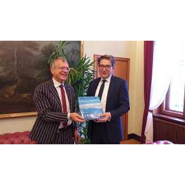 Il presidente del Cr Fvg, Piero Mauro Zanin, con il console generale di Slovenia a Trieste, Gregor Suc - Il presidente del Cr Fvg, Piero Mauro Zanin, con il console generale di Slovenia a Trieste, Gregor Suc