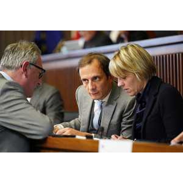 Il governatore Massimiliano Fedriga con l'assessore regionale alle Finanze, Barbara Zilli, e Alessandro Basso (FdI) - Il governatore Massimiliano Fedriga con l'assessore regionale alle Finanze, Barbara Zilli, e Alessandro Basso (FdI)