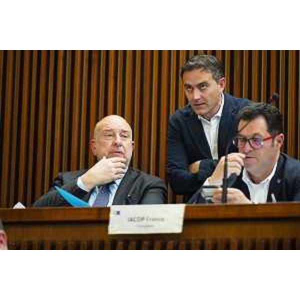 Massimo Moretuzzo (Patto) tra i dem Roberto Cosolini e Franco Iacop - Massimo Moretuzzo (Patto) tra i dem Roberto Cosolini e Franco Iacop