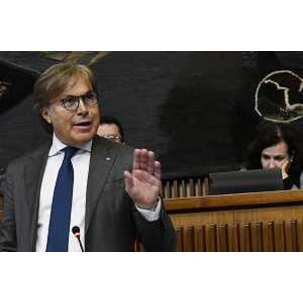 L'assessore regionale alle Attività produttive e Turismo Sergio Emidio Bini interviene in Aula sui documenti finanziari - L'assessore regionale alle Attività produttive e Turismo Sergio Emidio Bini interviene in Aula sui documenti finanziari