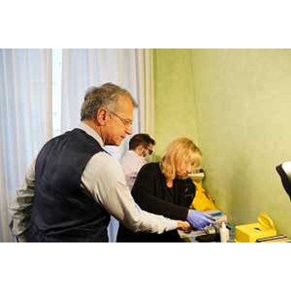 Il presidente del Cr Fvg, Piero Mauro Zanin, è stato il primo a sottoporsi allo screening - Il presidente del Cr Fvg, Piero Mauro Zanin, è stato il primo a sottoporsi allo screening