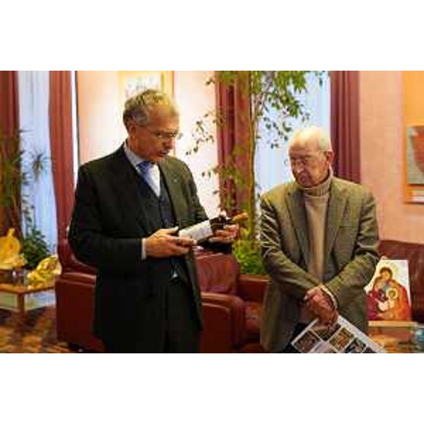 Il presidente del Consiglio regionale, Piero Mauro Zanin, con il presidente dell'Anffas, Mario Brancati - Il presidente del Consiglio regionale, Piero Mauro Zanin, con il presidente dell'Anffas, Mario Brancati