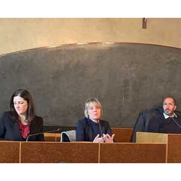 L'assessore regionale alle Finanze Barbara Zilli, oggi nella sala consiliare a Gemona per l'inaugurazione della mostra dedicata a Pier Paolo Pasolini - L'assessore regionale alle Finanze Barbara Zilli, oggi nella sala consiliare a Gemona per l'inaugurazione della mostra dedicata a Pier Paolo Pasolini 